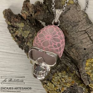 Collar Calavera Rosa - Encajes Artesanos - El Arte al alcance de tus manos