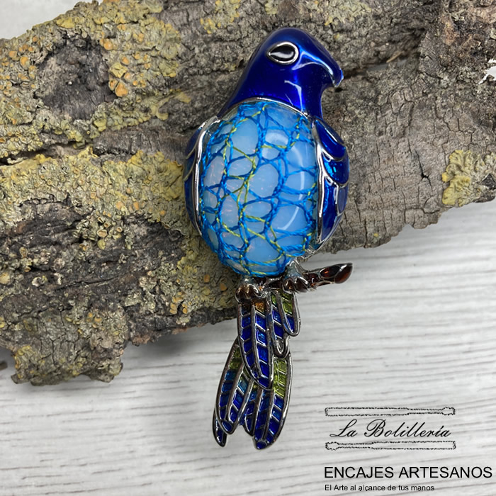 Broche Lorito Azul -  Encajes Artesanos - El Arte al alcance de tus manos