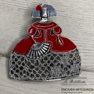 Broche Menina Rojo y Plata - Encajes Artesanos - El Arte al alcance de tus manos
