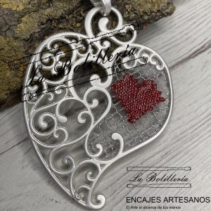 Colgante Corazón Labrado - Encajes Artesanos - El Arte al alcance de tus manos