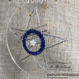 Adorno de Navidad Plata y Azul - Encajes Artesanos - El Arte al alcance de tus manos