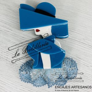 Broche Chica de Azul - Encajes Artesanos - El Arte al alcance de tus manos