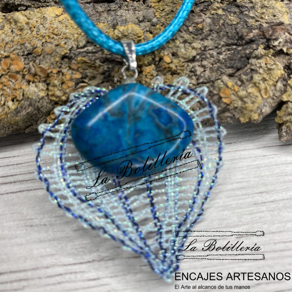 Collar Corazón Azul - Encajes Artesanos - El Arte al alcance de tus manos